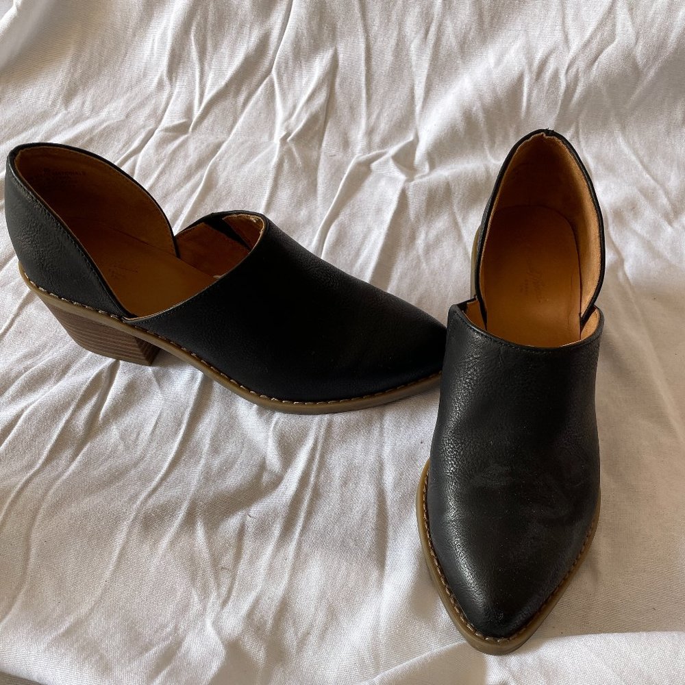 Women's Rylie Pointed Toe Ankle Bootie - Size 6.5